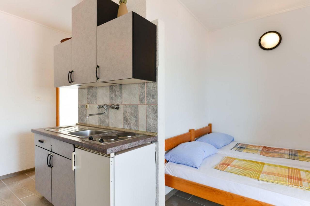 Apartments Kulji Паг Экстерьер фото