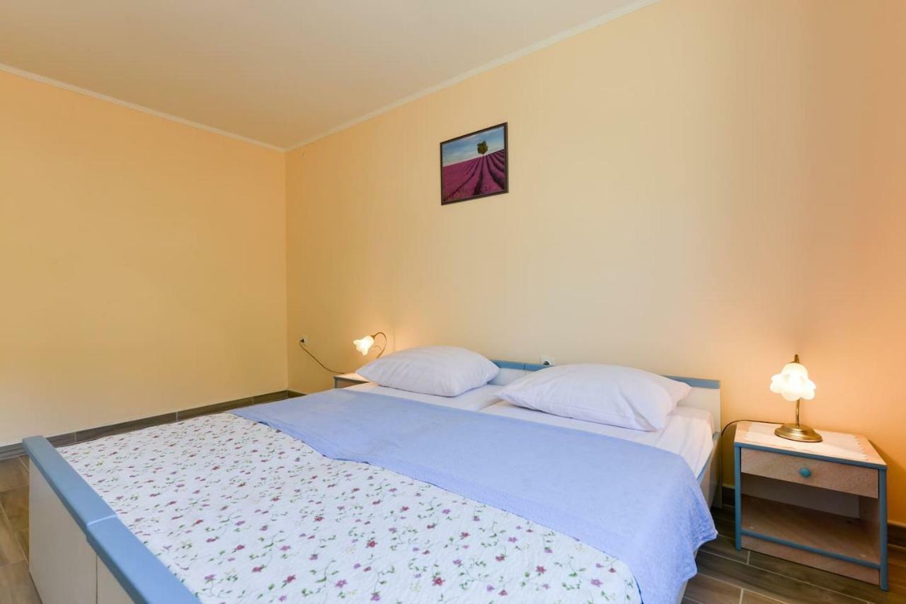 Apartments Kulji Паг Экстерьер фото