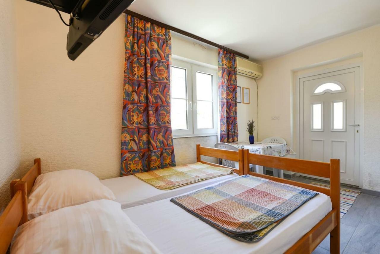 Apartments Kulji Паг Экстерьер фото